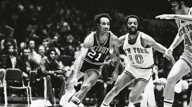 成鲜明对比 成鲜明对比