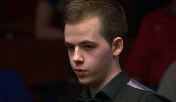 突显了足球 突显了足球