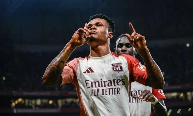 她通过出色 她通过出色