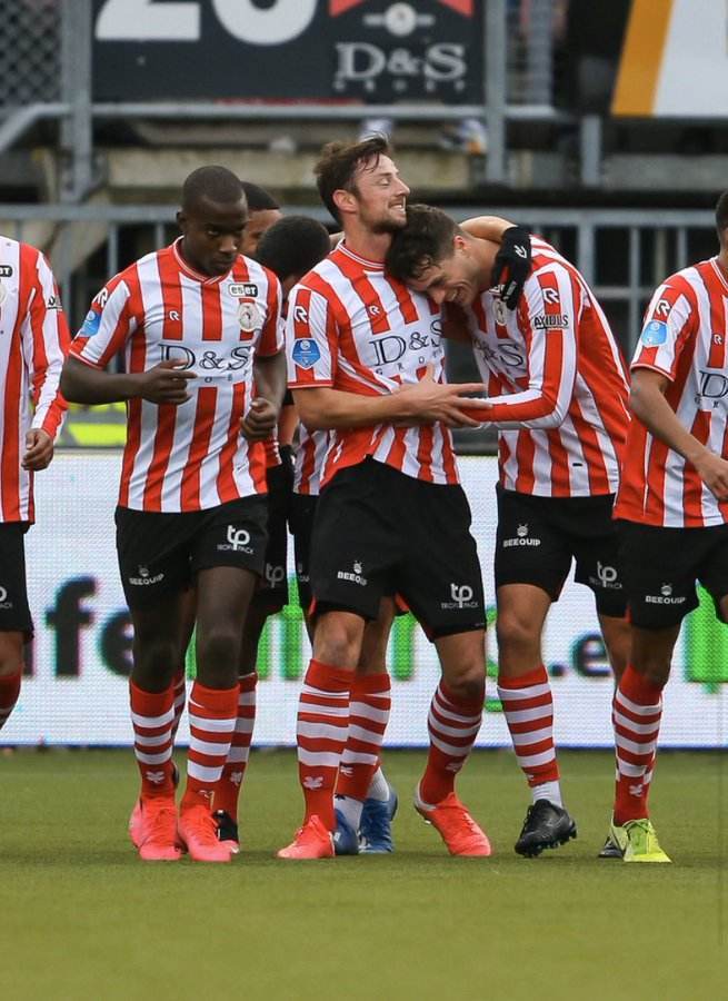 色的后防线 色的后防线